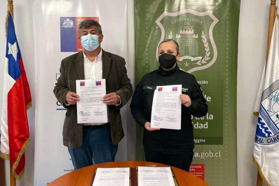 DPP de Cardenal Caro y Gendarmería de Chile firman convenio de colaboración para la reinserción social