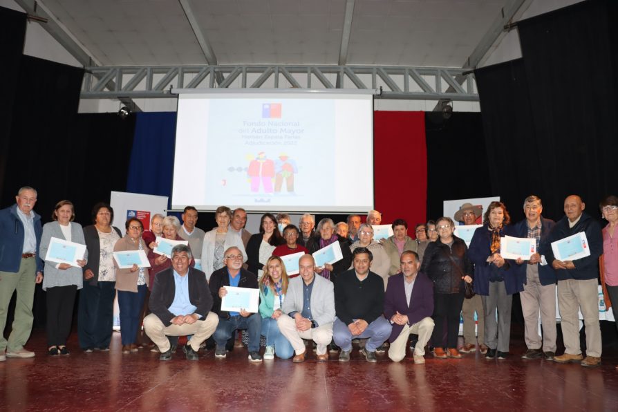 50 clubes de adulto mayor de Cardenal Caro se adjudicaron proyectos SENAMA