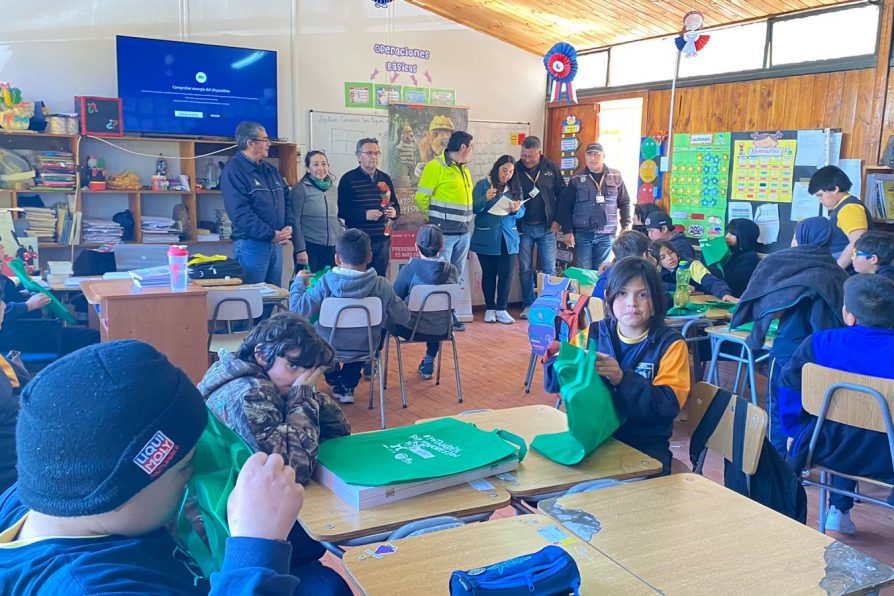 Charla sobre prevención de incendios forestales recibieron alumnos de Navidad