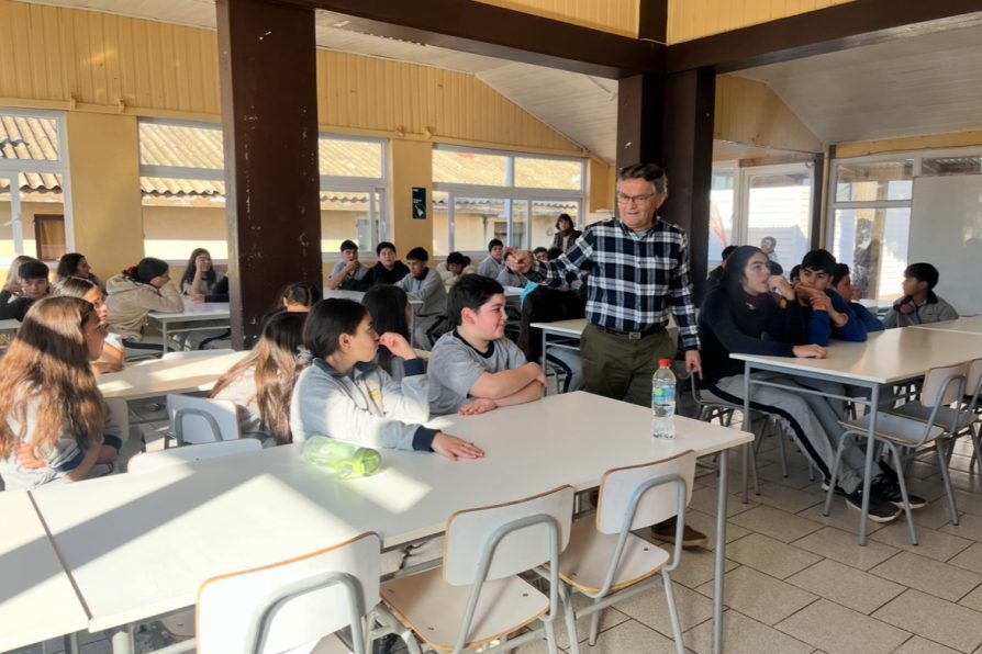 Charla en prevención de Terremotos y Tsunami recibieron alumnos de Escuela de Bucalemu