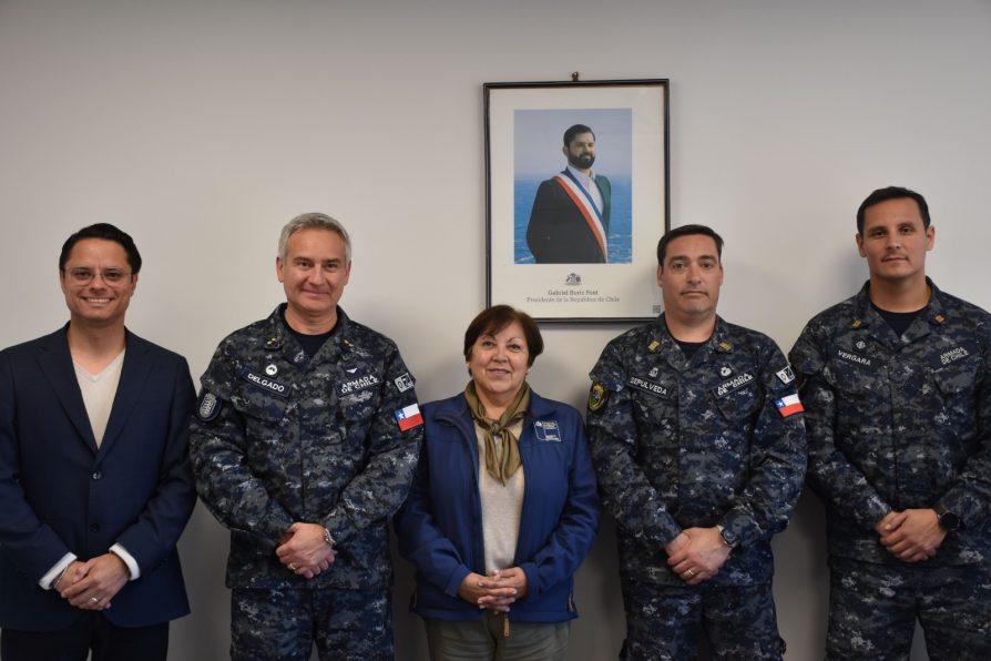 Delegada Presidencial Provincial recibe visita protocolar del Comandante en Jefe de la Primera Zona Naval.