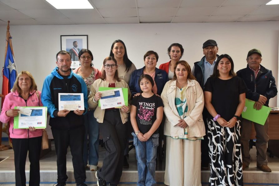 Delegación Presidencial entrega Fondo Social Presidente de la República a organizaciones de Cardenal Caro.