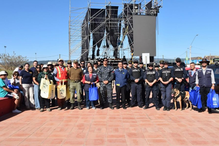 Masivo operativo de difusión y prevención fortalece la seguridad en la costanera de Pichilemu.