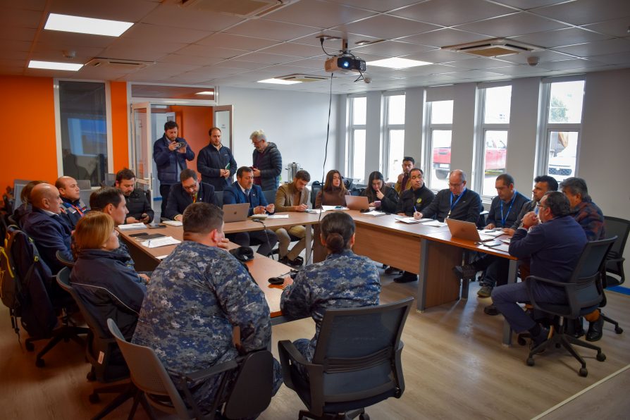 Autoridades y servicios coordinan acciones para abordar el embancamiento del molo de Bucalemu